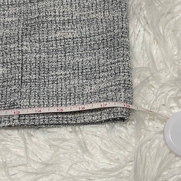 6𝒇𝒐𝒓$50 Tweed gray pencil skirt fits small - Picture 10 of 11
